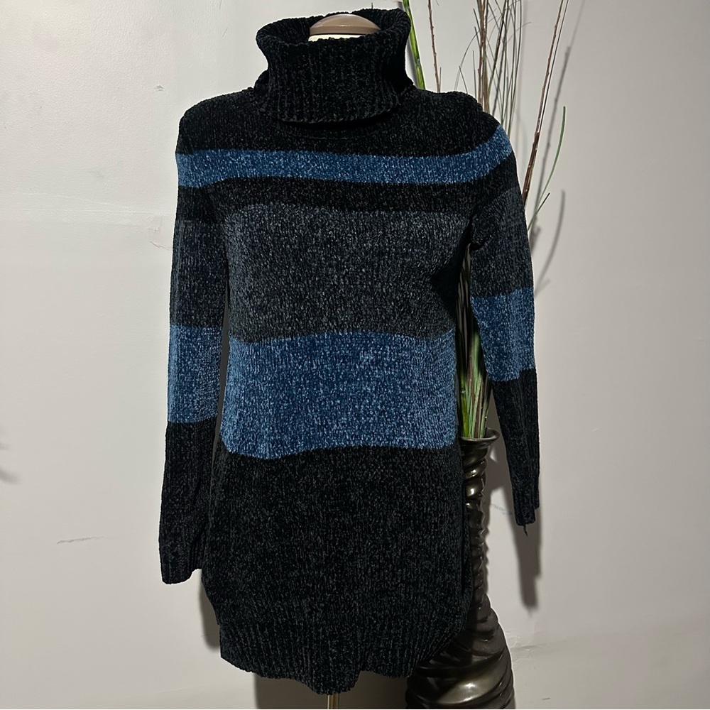 Women's Black and Blue Striped Sweater